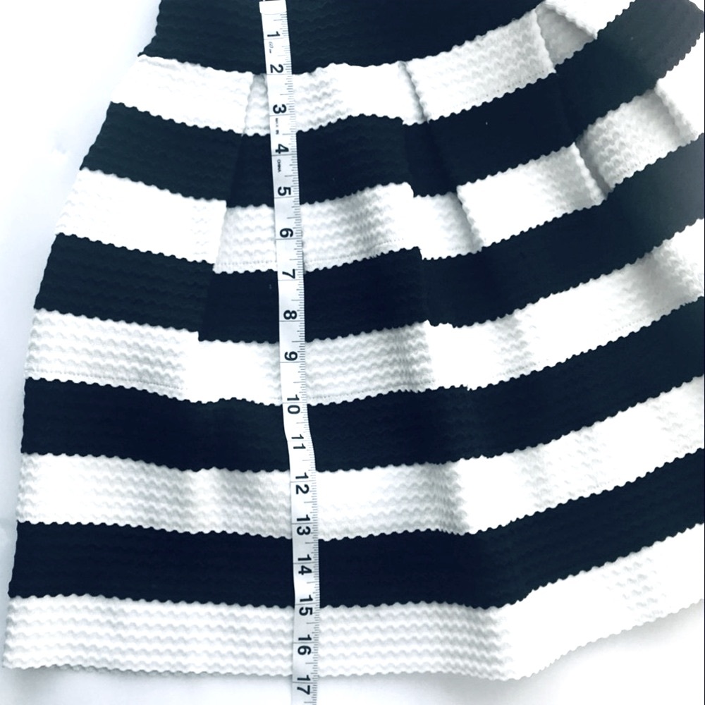 Structured black and white pleated A-line skirt size S - Picture 7 of 7
